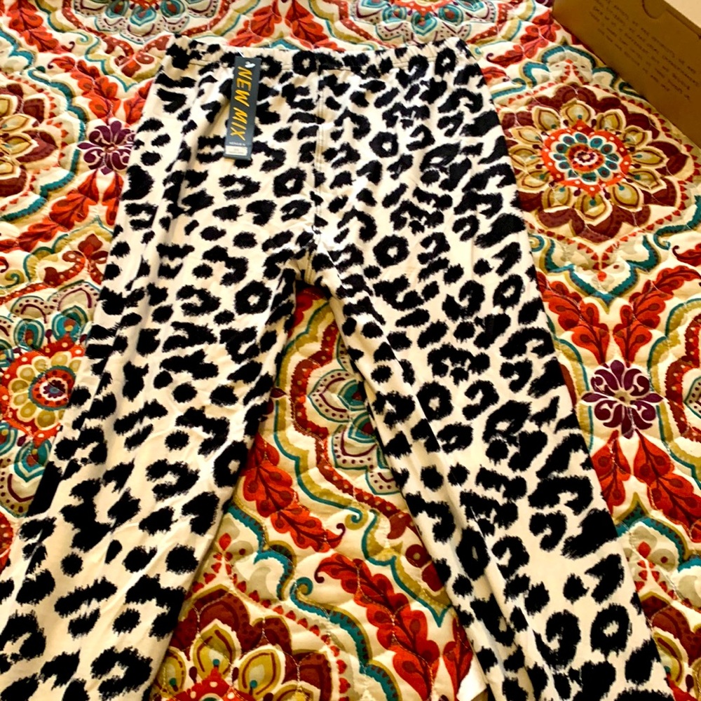 Black leopard print leggings